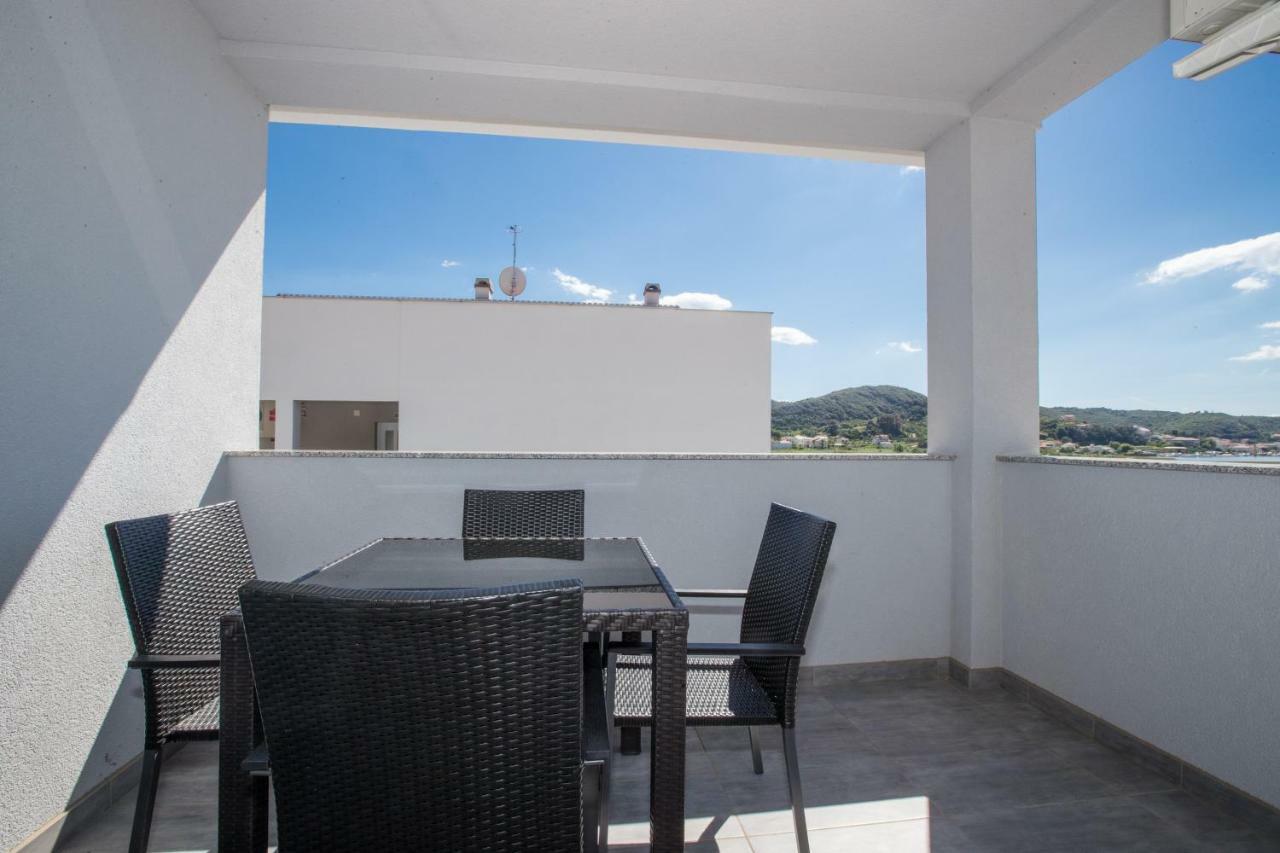 Apartments Petrusic Supetarska Draga Luaran gambar